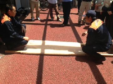簡易担架のつくりかた5枚目