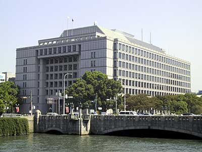 大阪市役所の外観